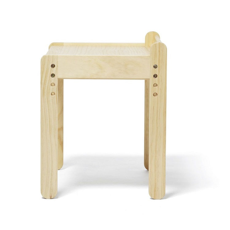 Yamatoya Norsta Little table is an adjustable table for toddles and kids ages 18 months to 6 years old. It comes with pull out drawer