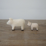 Load image into Gallery viewer, T-Lab. Pole Pole Parent and Child Wooden Pigs
